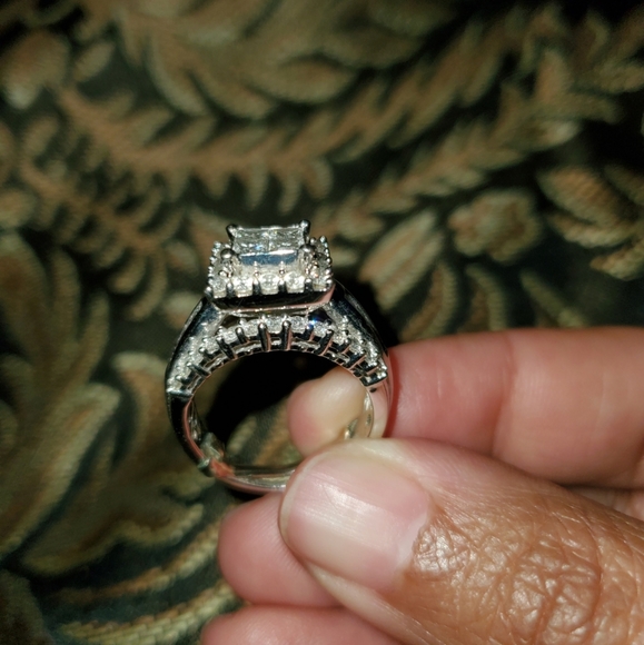 Engagement ring - Picture 3 of 4